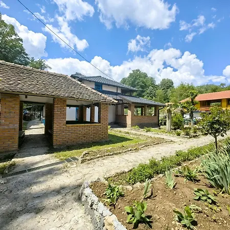 Turisticko Domacinstvo Tronoski Vajati * Prnjavor