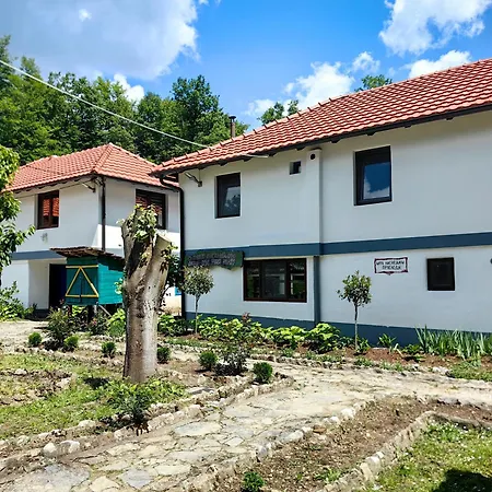 Panzió Turisticko Domacinstvo Tronoski Vajati