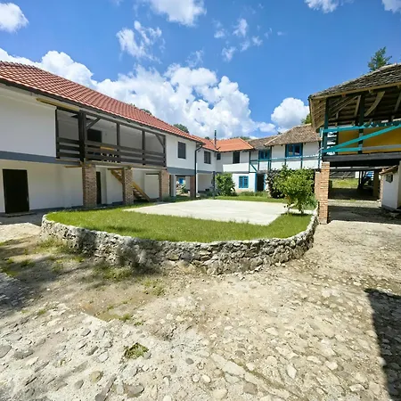 Panzió Turisticko Domacinstvo Tronoski Vajati