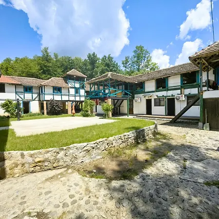 Panzió Turisticko Domacinstvo Tronoski Vajati