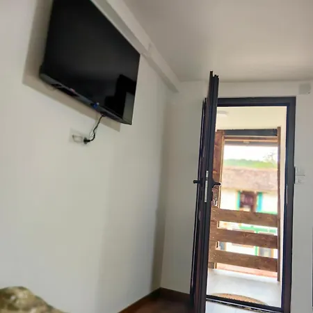 Panzió Turisticko Domacinstvo Tronoski Vajati *