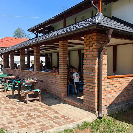 Turisticko Domacinstvo Tronoski Vajati